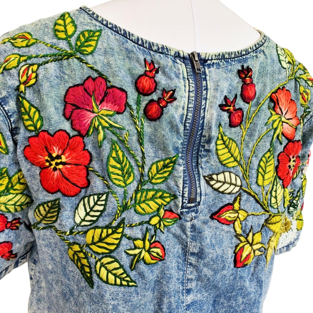 Embroidered Roses Denim Top Size M - Picture 7 of 16